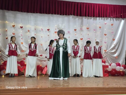 Улыбки и благодарность детей — учителям!