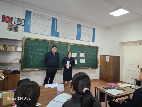 В гостях у старшеклассников: специалисты налоговой службы провели урок финансовой грамотности